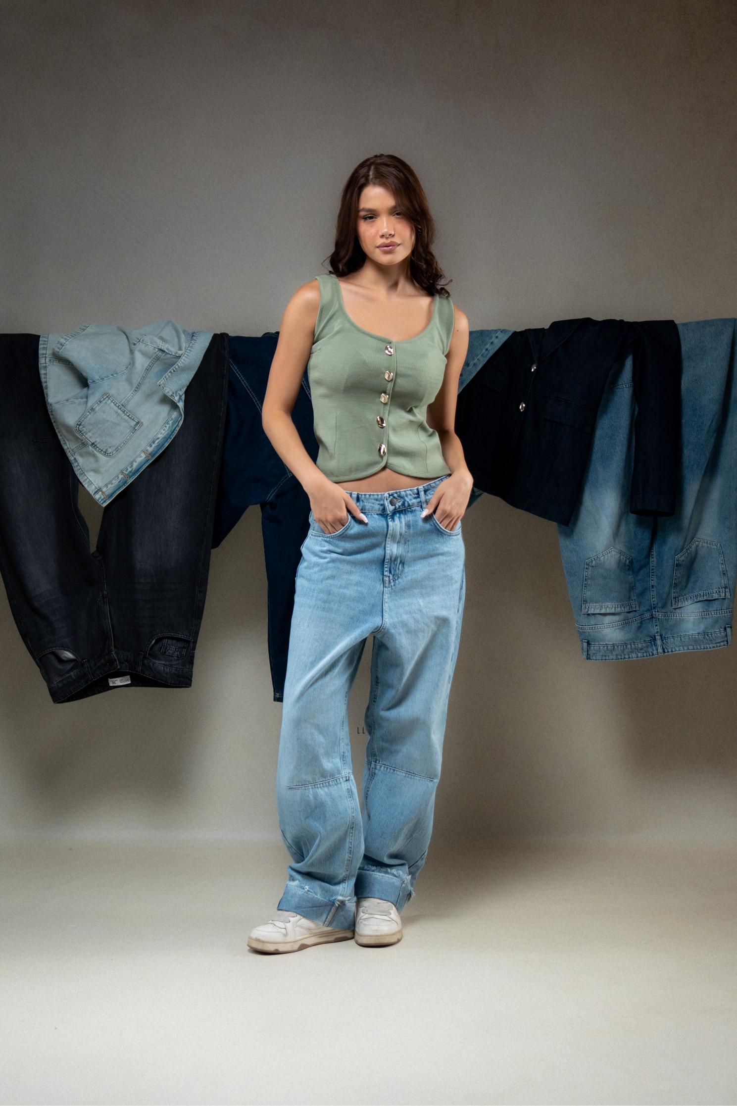 Sleeveless Button-Up Cropped Vest Top