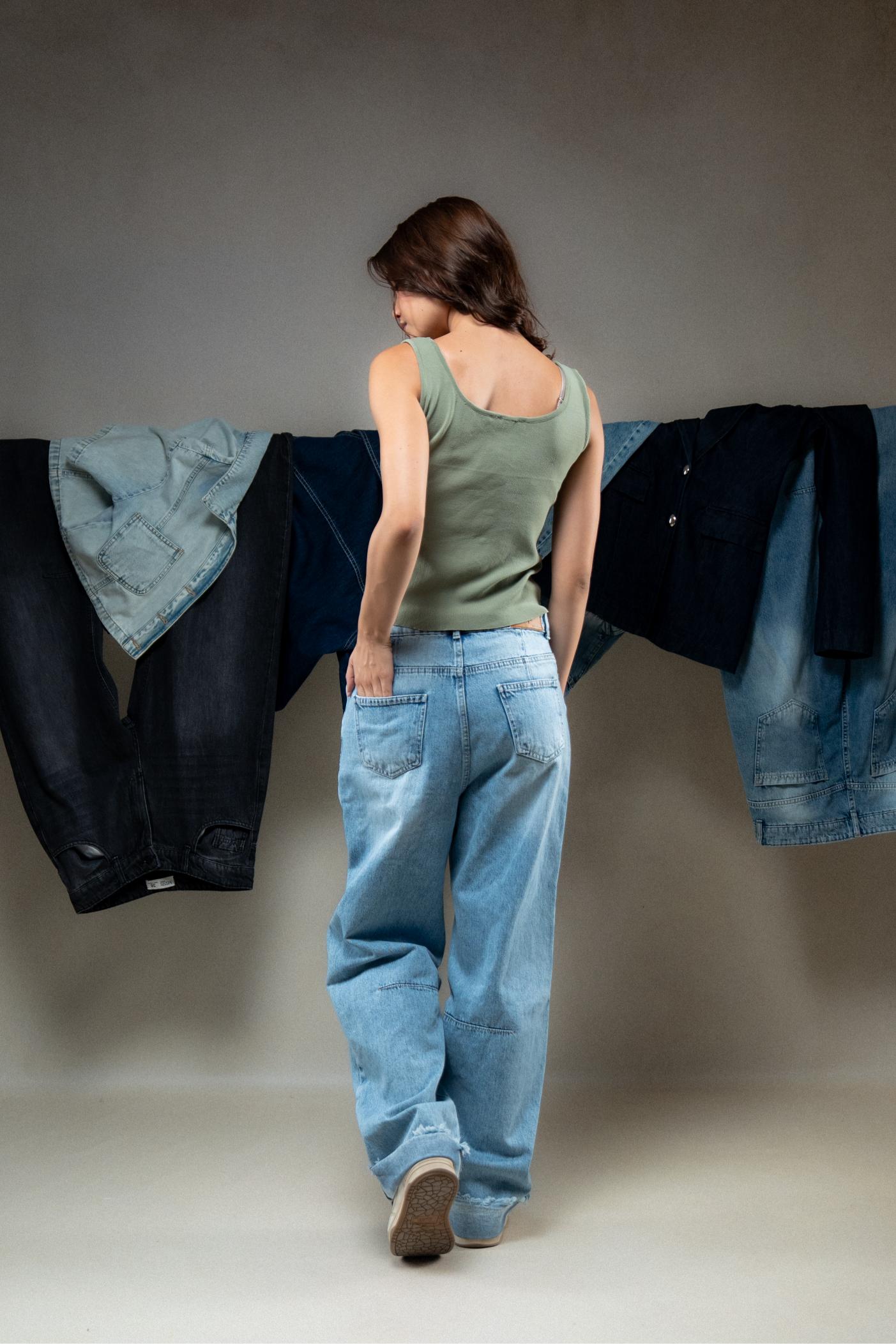 Sleeveless Button-Up Cropped Vest Top