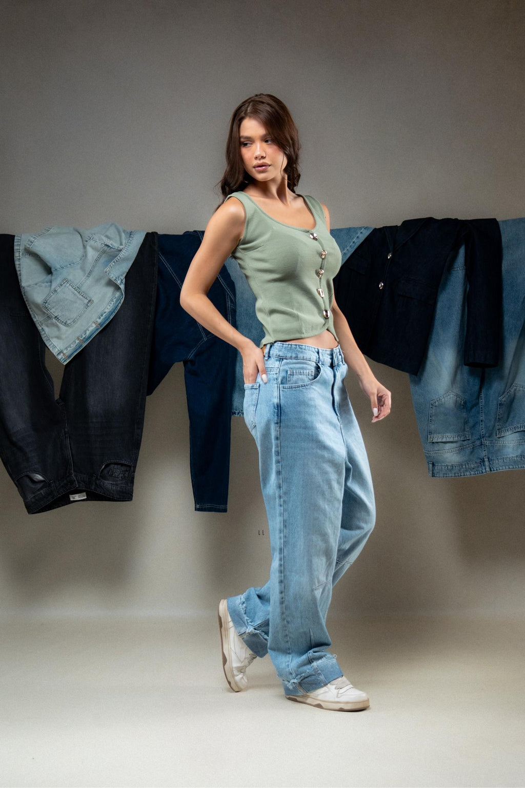 Sleeveless Button-Up Cropped Vest Top